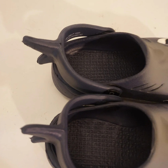 Capelli New York Navy Shark Clogs in Size 7 - Picture 9 of 10